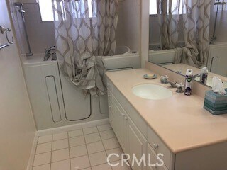 Building Photo - 13902 Yorba St