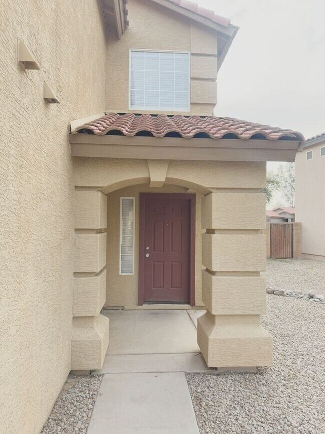 Building Photo - Large 4Bedrooms- 3Bath Home!!!