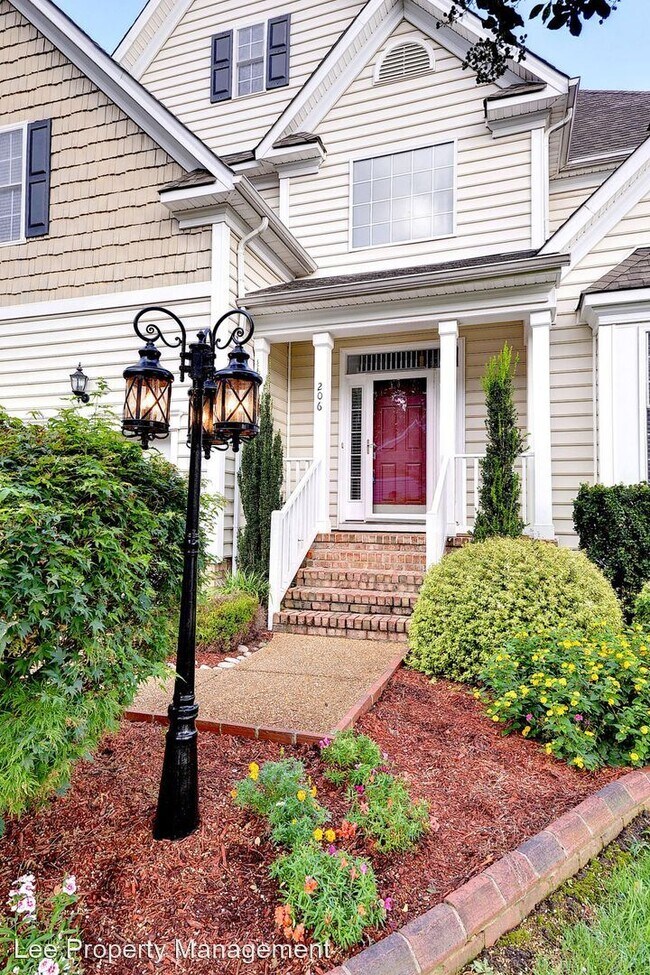 Building Photo - 5 br, 3 bath House - 206 Estons Run