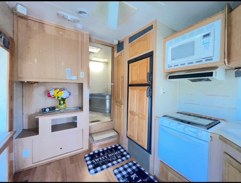 Building Photo - 1 E Middlefield Rd