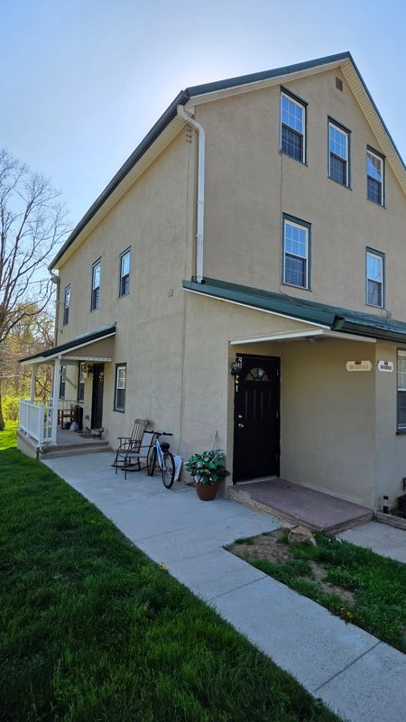 Building Photo - 225 Pemberton Rd