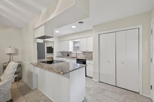 Building Photo - 105 S Weatherred Dr