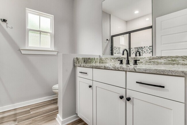 Building Photo - 312 E Blount St