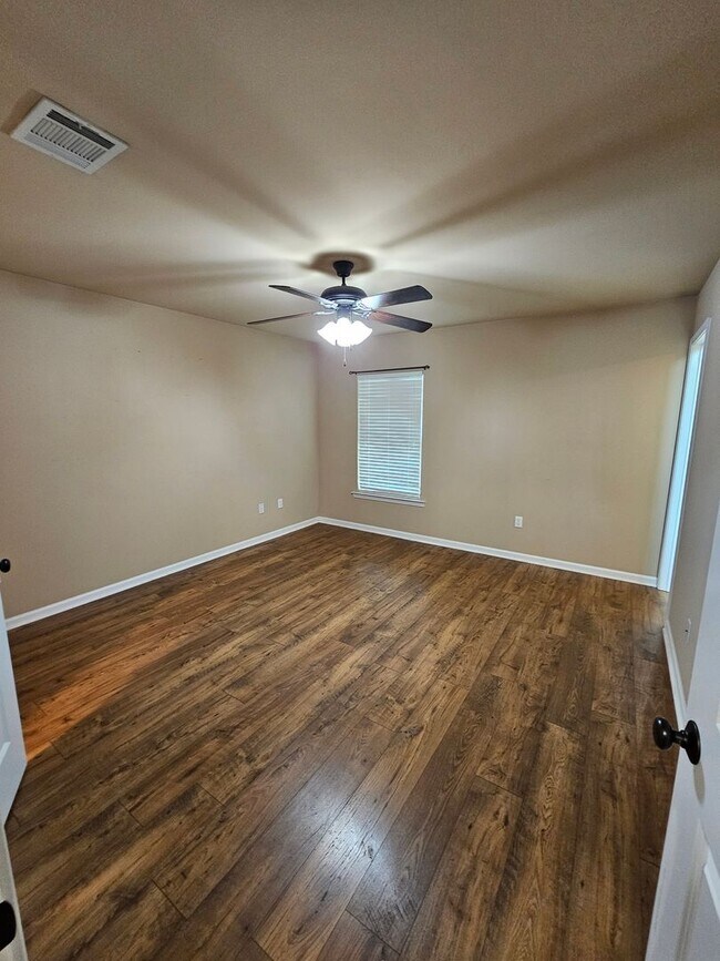 Building Photo - Coming Soon! 10/10/25