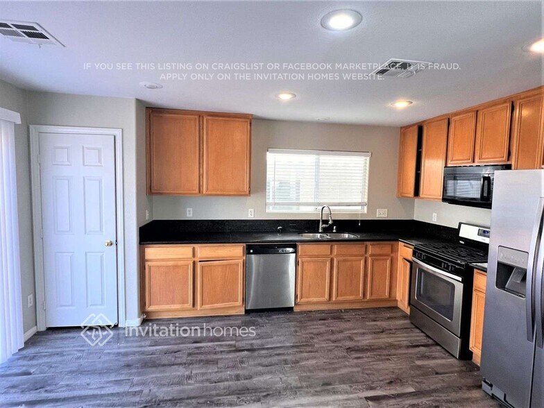 Building Photo - 9509 Grand Fir Ct