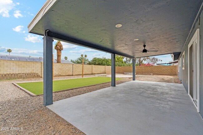 Building Photo - 4740 W Columbine Dr