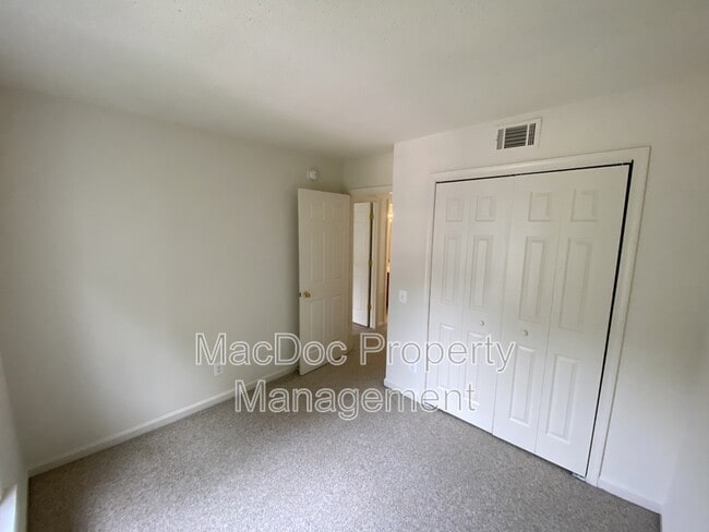 Building Photo - 106 Batley Ct