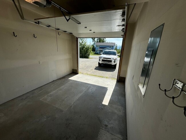 Building Photo - 5595 S Irwin Dr