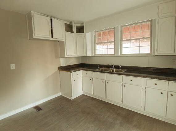 Building Photo - 820 McMillon Ave