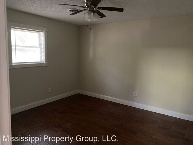 Building Photo - 3 br, 3 bath House - 2325 University Avenue