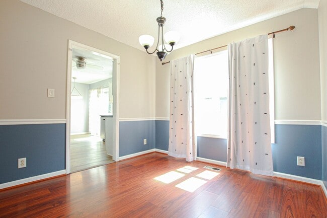 Building Photo - Pet Friendly Two Bedroom!