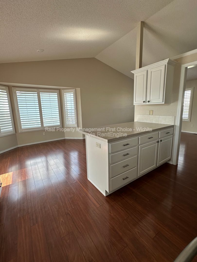 Building Photo - 748 Reflection Lake