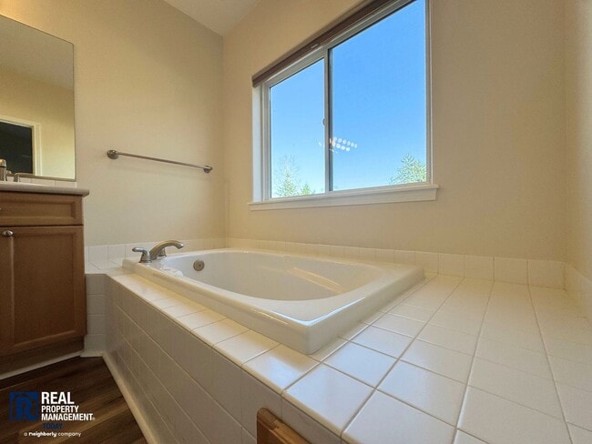 Building Photo - Beautiful 2-Bedroom Townhome with Vaulted Ceilings & 2-Car Garage!!