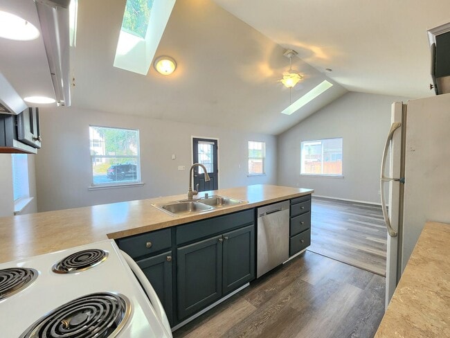 Building Photo - 3 Bedroom 2 Bath Home in Arlington