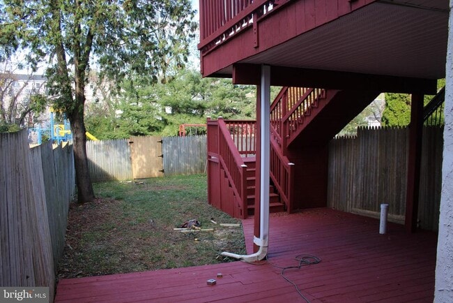 Building Photo - 204 Maple St