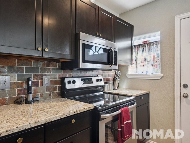 Building Photo - 516 N Montreal Ave