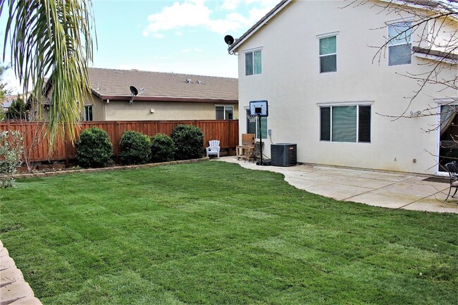 Building Photo - Beautiful Whitney Ranch 2 Story, 5/3.5 Hom...