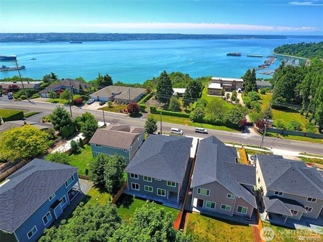 Building Photo - Luxury NW Living: 4 Bedroom Masterpiece with Dual Suites and Private Yard in Desirable Browns Point!