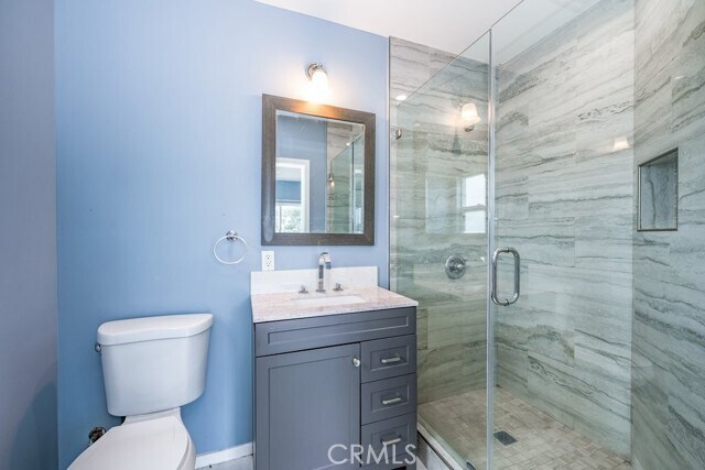 Building Photo - 6719 Vineland Ave