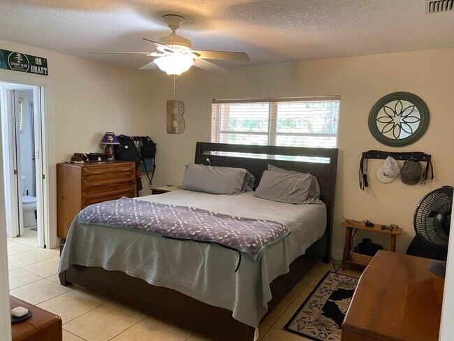 Building Photo - 6797 NE 7th Ave