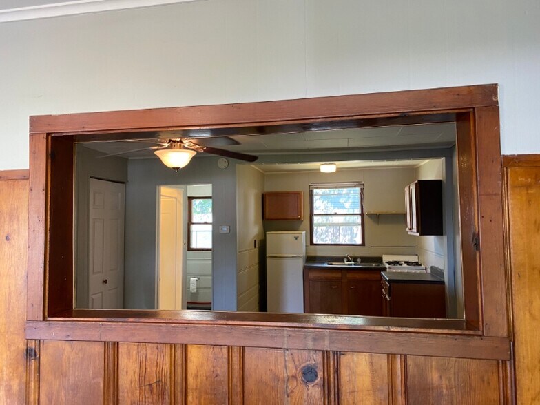 Building Photo - 8036 Lake Shore Dr