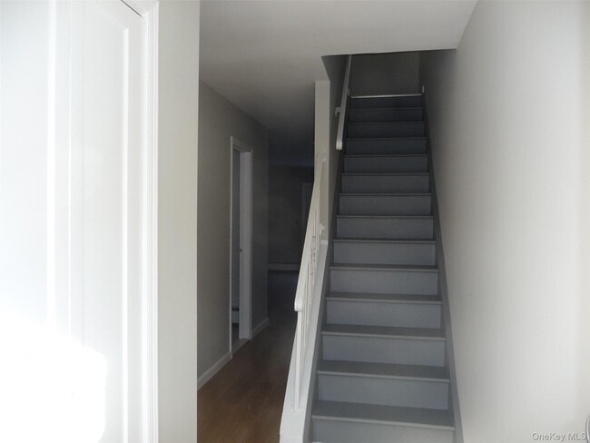 Building Photo - 91 Sarah Ln