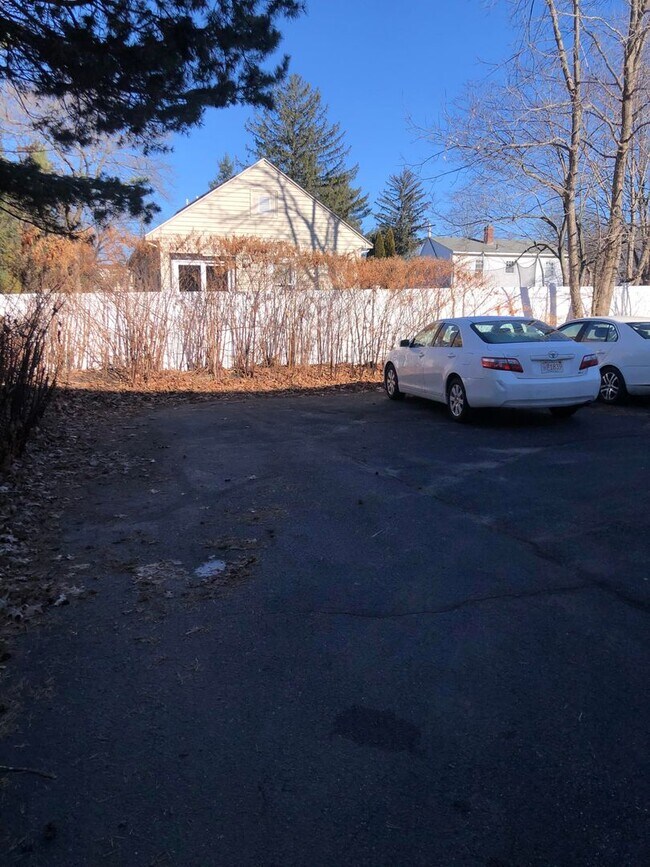 Building Photo - 19 Summerhill Ave