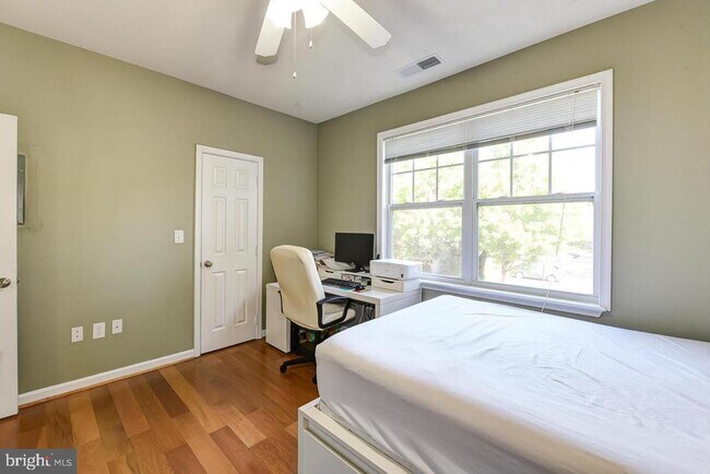 Building Photo - 12140 Garden Grove Cir