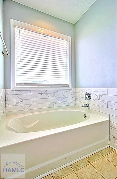 Building Photo - 7 Upland Ct