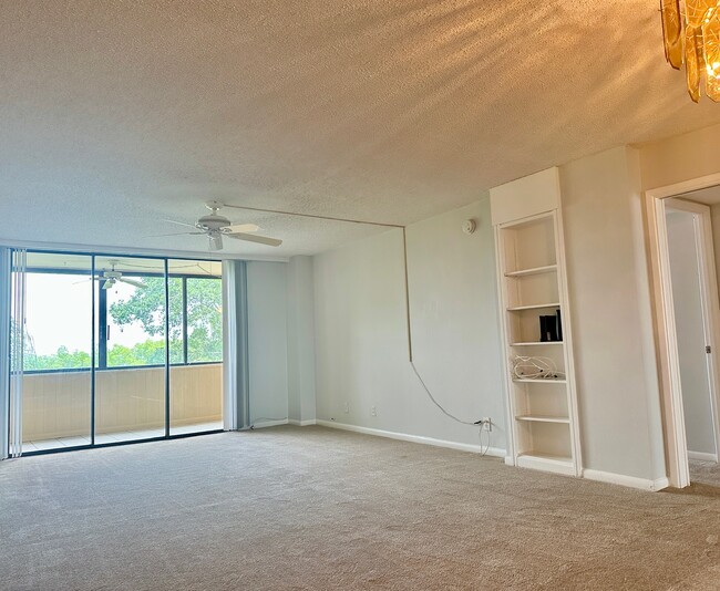 Building Photo - 2617 Cove Cay Dr