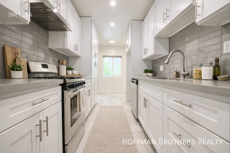 Building Photo - 1724 Arizona Ave