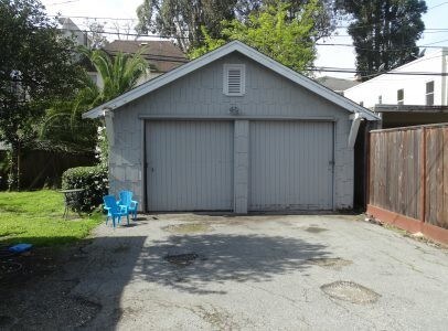 Building Photo - One bedroom walking distances to Broadway Ave