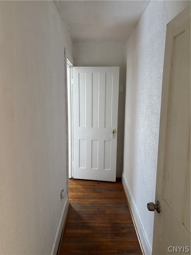 Building Photo - 108 Maple St