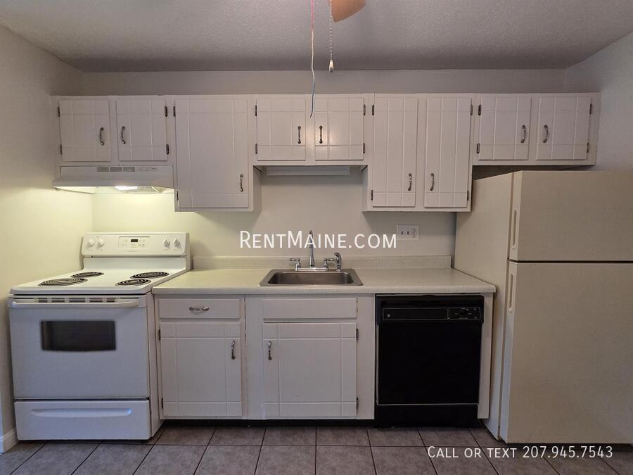 Building Photo - 10 Tall Pines Dr