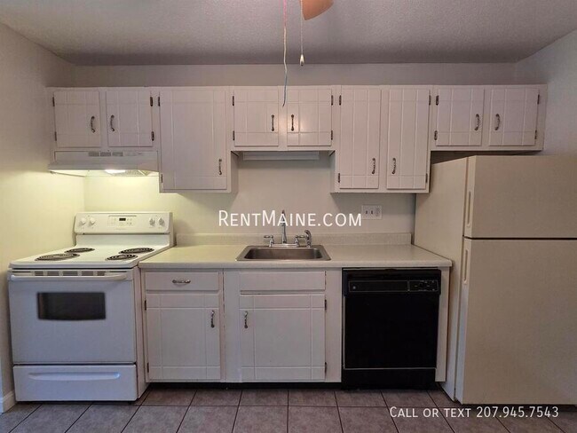 Building Photo - 10 Tall Pines Dr