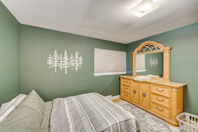 Building Photo - 114 S 36th St