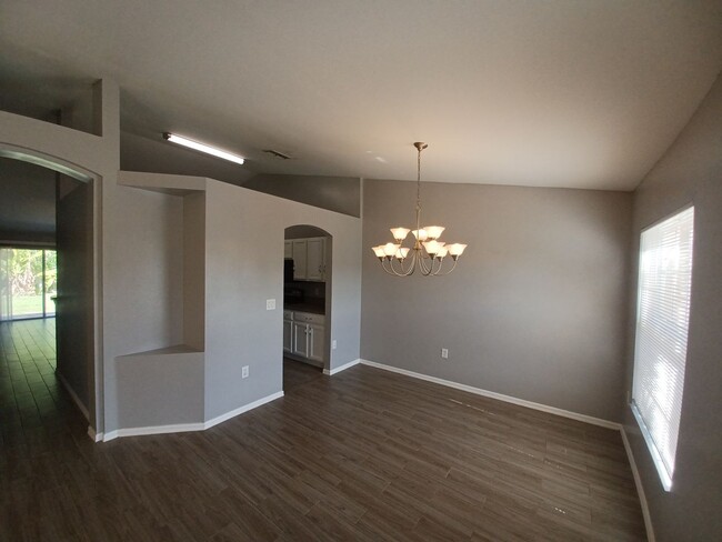 Building Photo - 2720 Soaring Hawk Dr
