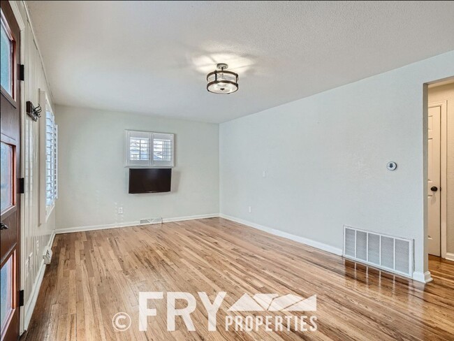 Building Photo - 98 S Newland St