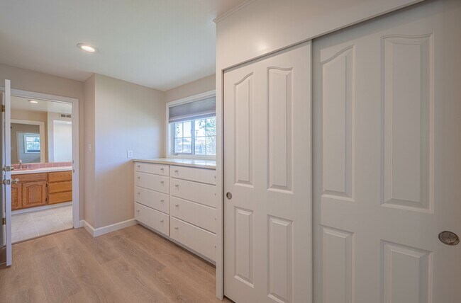 Building Photo - 509 Manor Dr