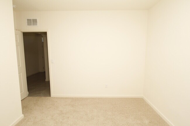 Building Photo - 185 Bubbling Ln