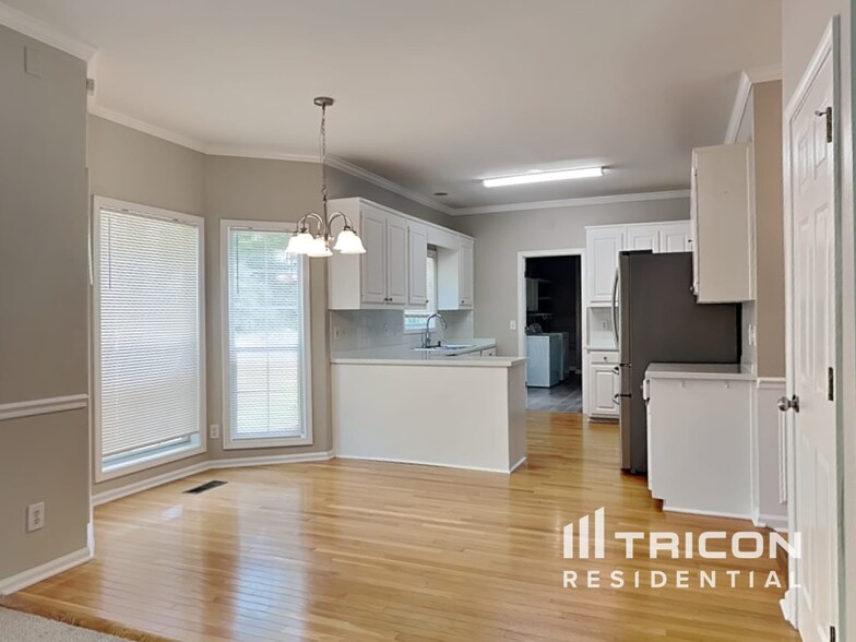 Building Photo - 2777 Brook Forest Dr