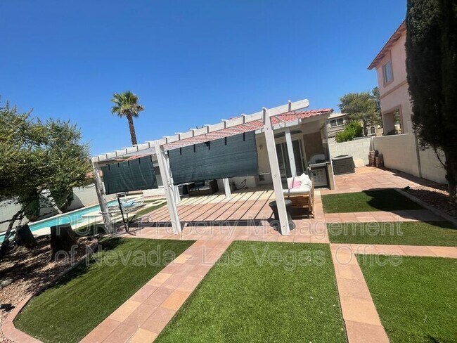 Building Photo - 9341 Lugo St