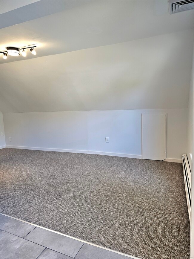 Building Photo - 4 Knoll Ave