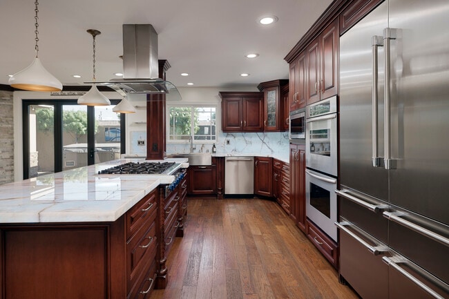 Building Photo - 8562 Sandy Hook Dr