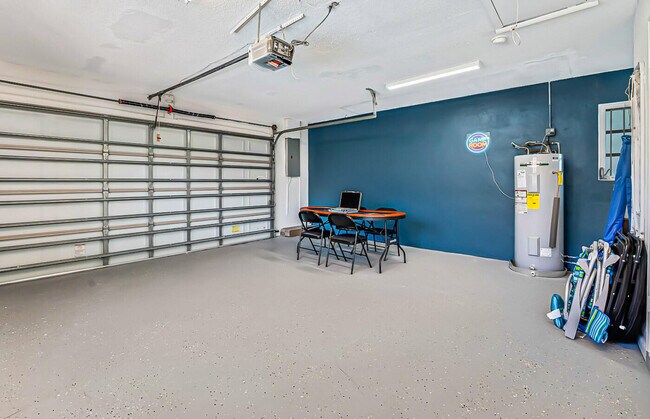 Building Photo - 532 N Palmway