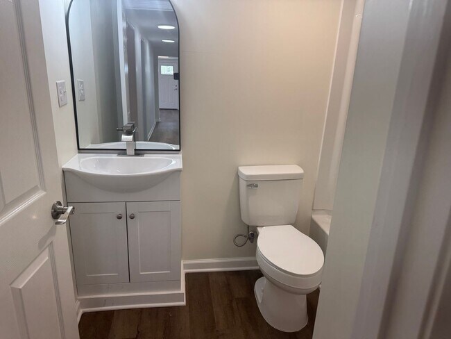 Building Photo - Newly renovated 2 Bedroom 2.5 Bathroom Hom...