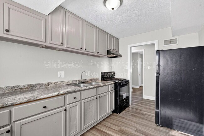Building Photo - 273 Roderick Dr