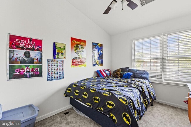 Building Photo - This beautiful 3-bedroom townhome is nestl...