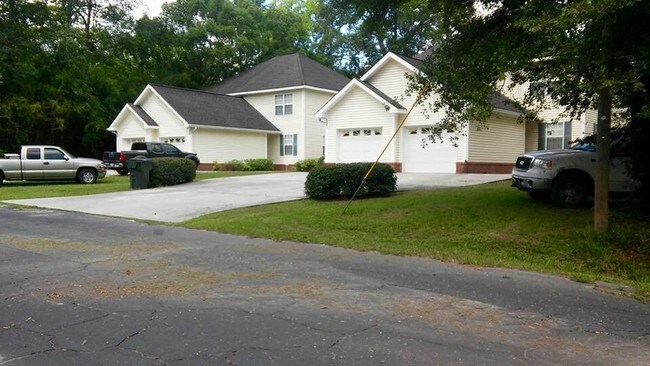 Building Photo - 1211 Scruggs St