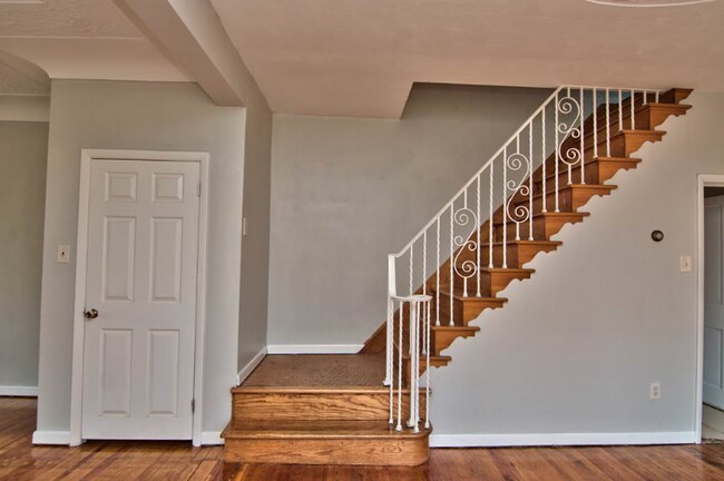 Building Photo - 359 Hanover St